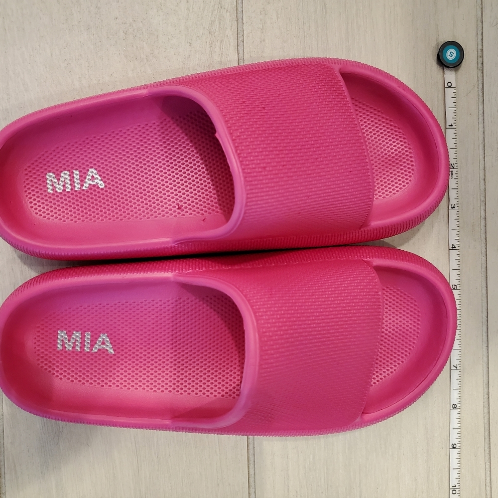 NWOT-Fun Pink Slides!!💓🌷💓 - Picture 8 of 9